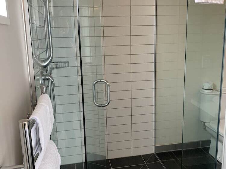 דירת חדר, Picton Yacht Club