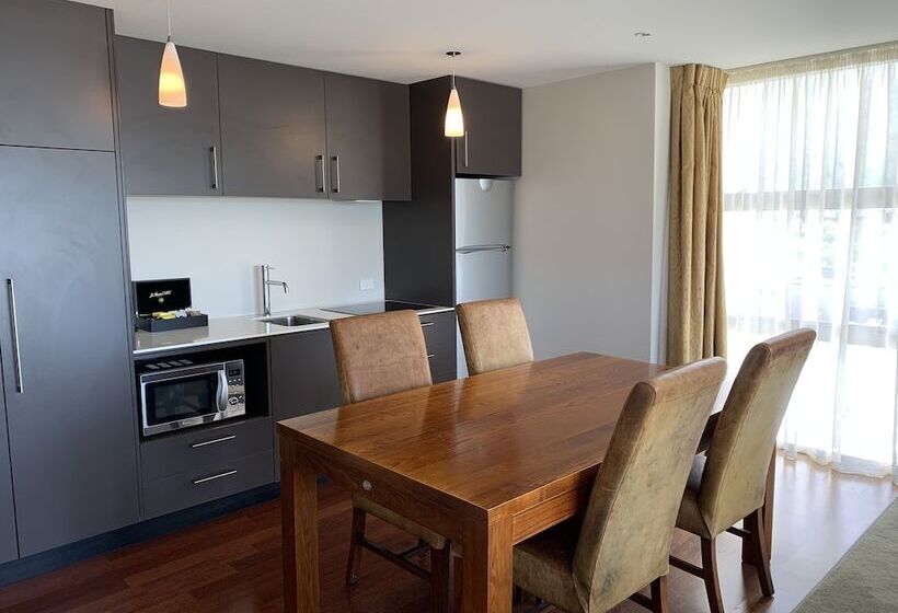 דירת חדר, Picton Yacht Club