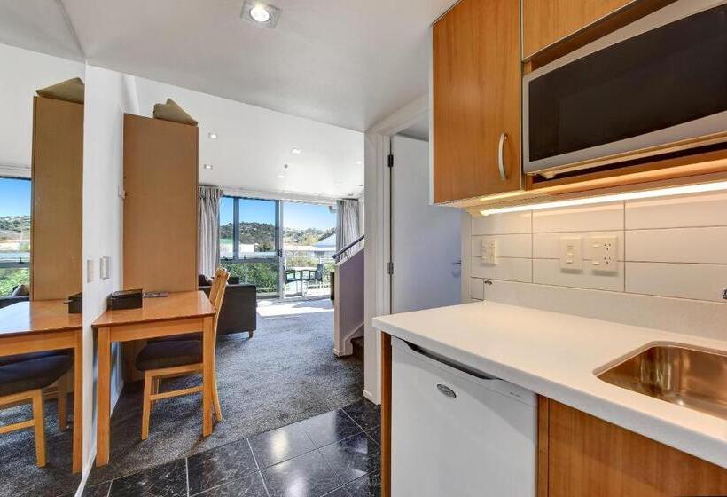 סוויטה עם נוף לנהר, Tides