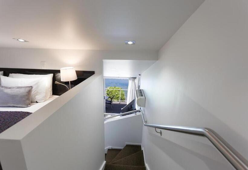 סוויטה עם נוף לנהר, Tides