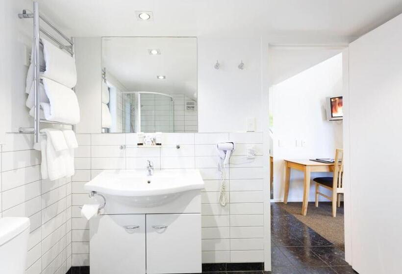 סוויטה עם נוף לנהר, Tides