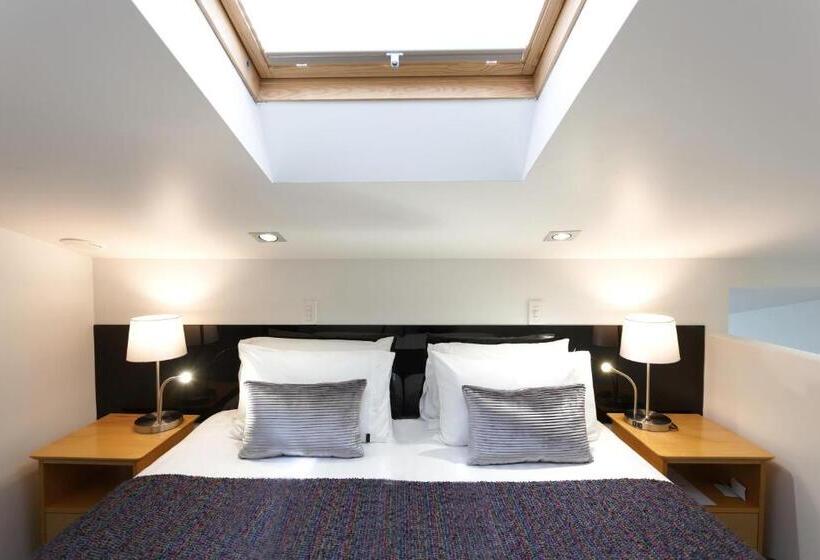 סוויטה עם נוף לנהר, Tides