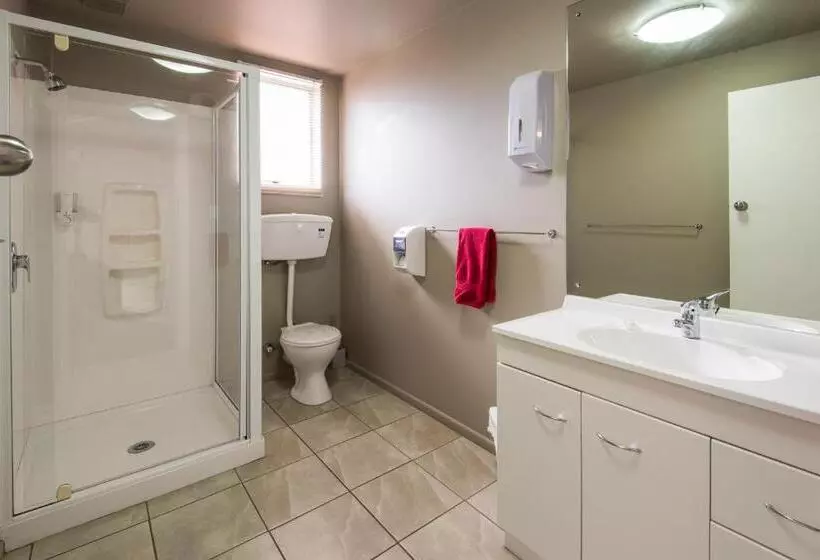 استودیوی استاندارد, Manuka Crescent Motel