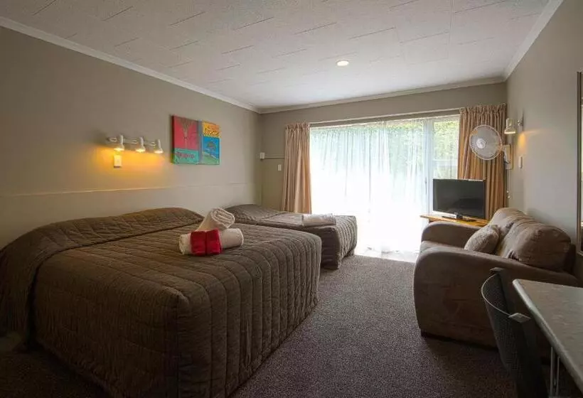 استودیوی استاندارد, Manuka Crescent Motel