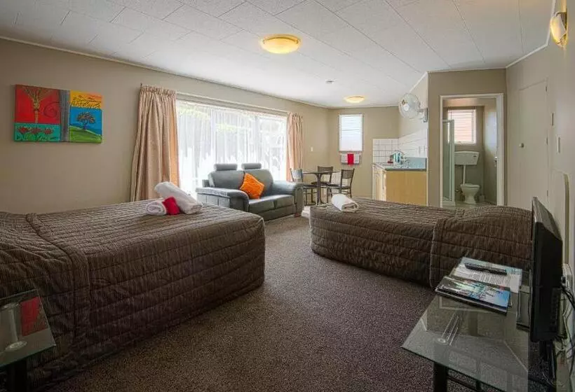 استودیوی استاندارد, Manuka Crescent Motel
