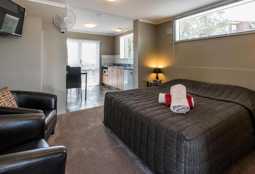 クラシックスタジオ, Manuka Crescent Motel