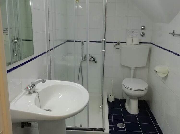 اتاق استاندارد چهار تخته, Residencial Camoes