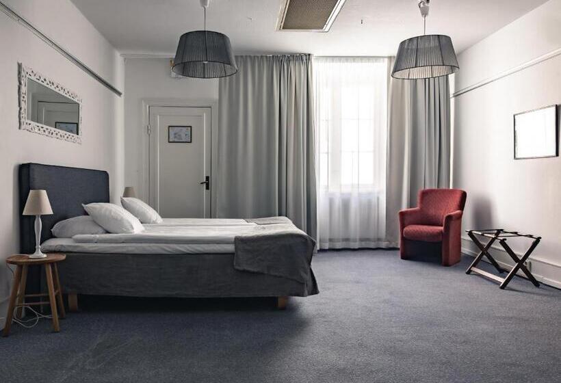 חדר משפחתי, Best Western Strand