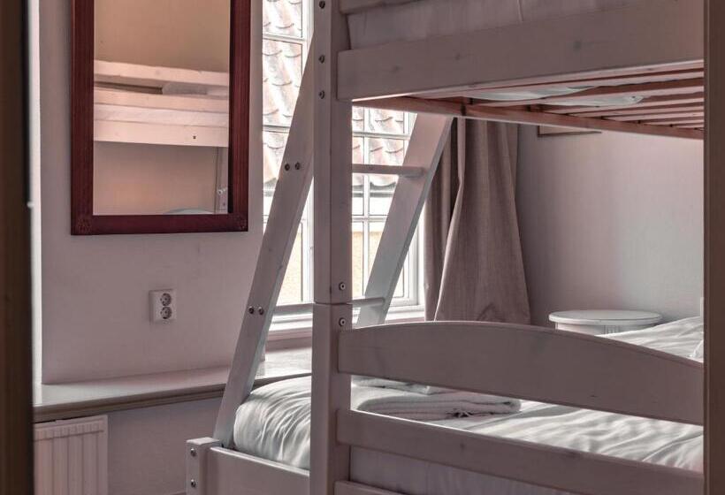 חדר משפחתי, Best Western Strand