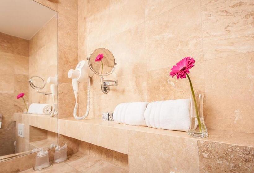 اتاق کلاس بیزنس, Grand Hotel Coroana