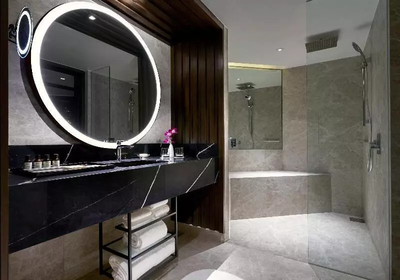 Suite King Bed, Fairmont Singapore