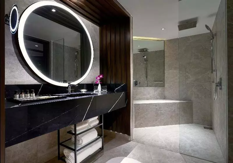 Suite King Bed, Fairmont Singapore