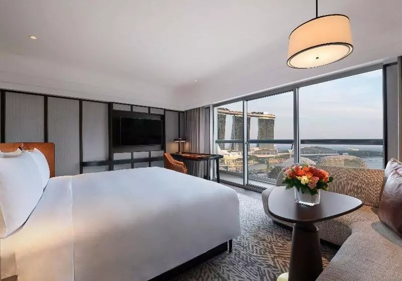 Deluxe Room King Size Bed, Fairmont Singapore