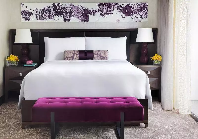 Suite King Bed, Fairmont Singapore