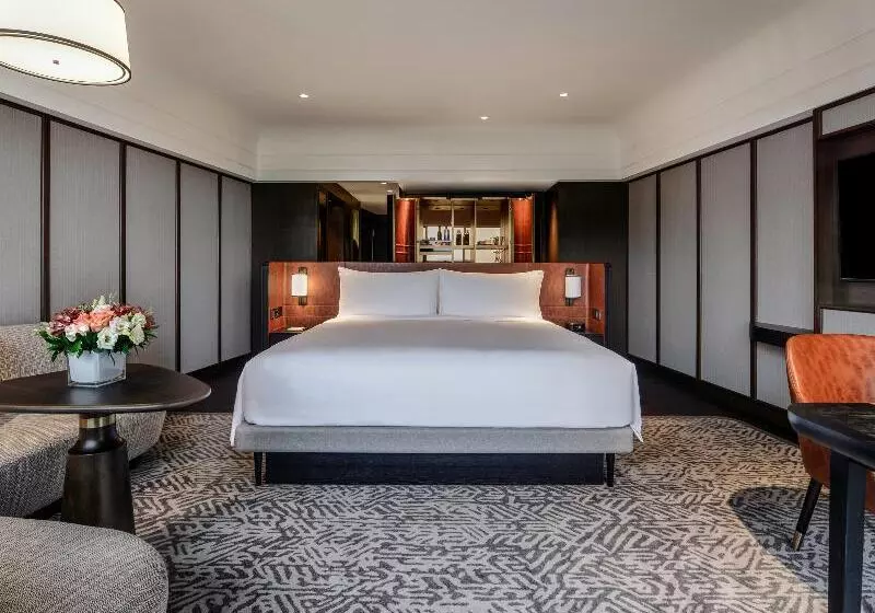 Deluxe Room with Views, Fairmont Singapore