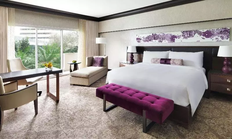 Standard Room King Size Bed, Fairmont Singapore