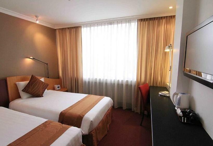 Deluxe Room, Metropolitan Ymca Singapore