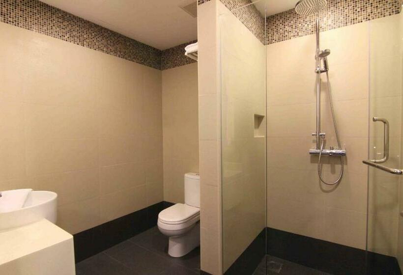 Deluxe Room, Metropolitan Ymca Singapore