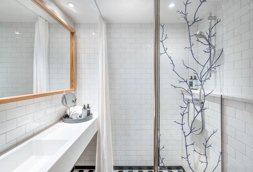 جناح جونيور, Mornington Hotel Stockholm