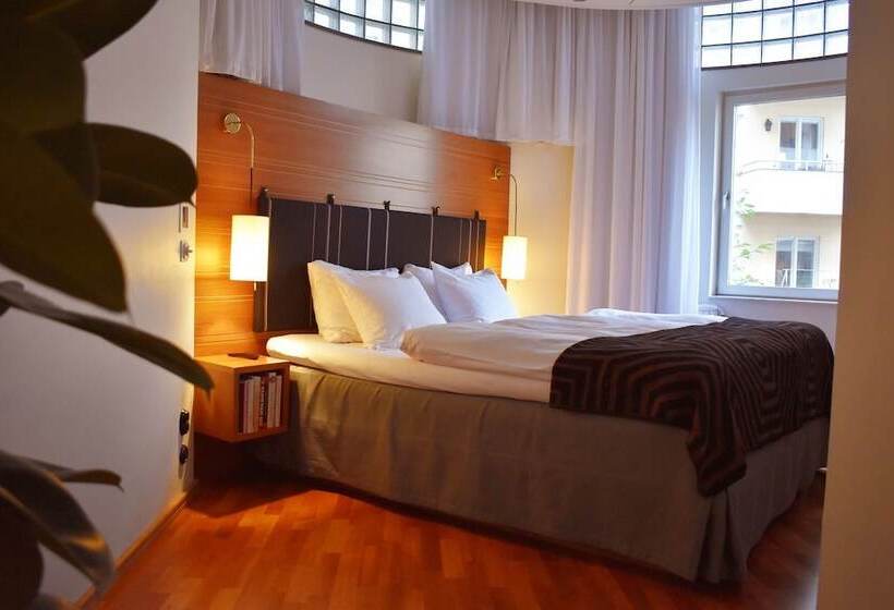 جناح جونيور, Mornington Hotel Stockholm