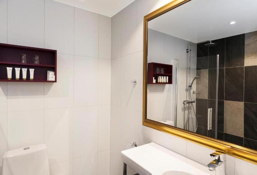 Полулюкс, Profilhotels Calmar Stadshotell