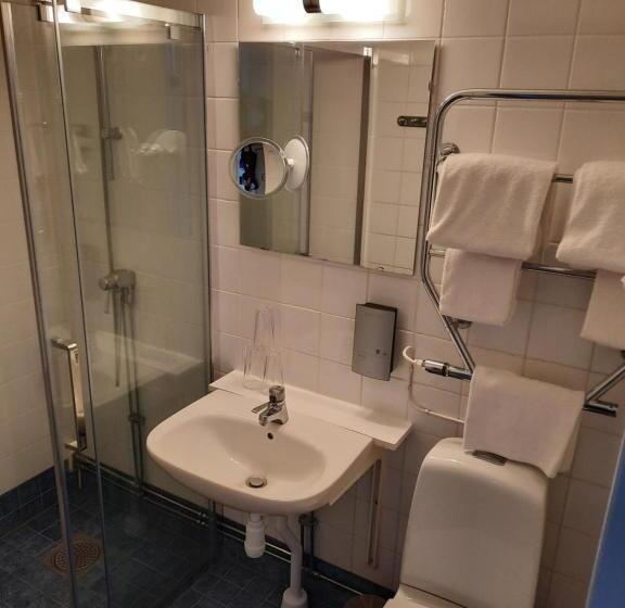 חדר בסיסי לשלושה, Svea Sure Hotel Collection By Best Western