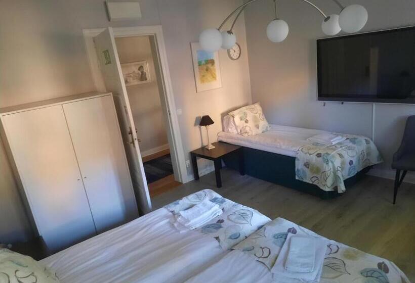 חדר סטנדרט לשלושה עם חדר אמבטיה משוף, Svea Sure Hotel Collection By Best Western