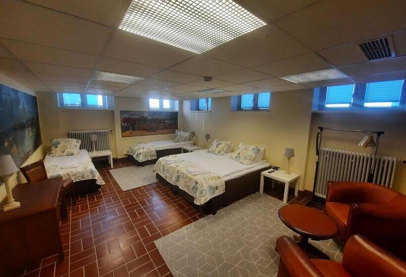 חדר סטנדרטי לארבעה עם חדר אמבטיה משותף, Svea Sure Hotel Collection By Best Western