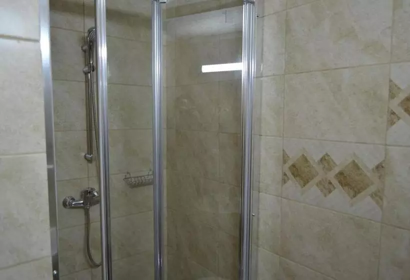 Comfort Kolmen Hengen Huone, Hanul Izvorul Rece Sinaia