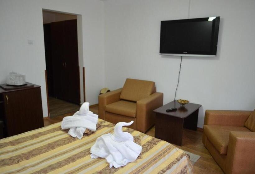 חדר קומפורט לשלושה, Hanul Izvorul Rece Sinaia