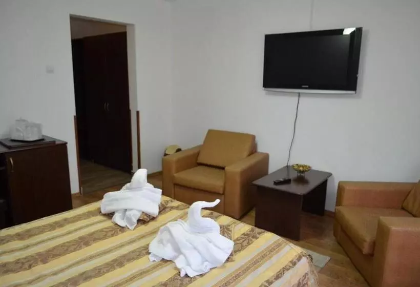 Comfort Kolmen Hengen Huone, Hanul Izvorul Rece Sinaia
