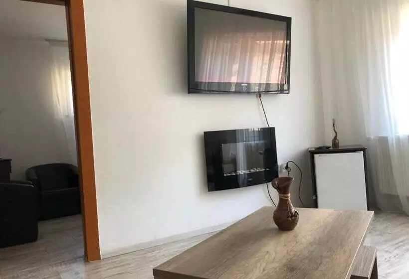 Huoneisto 1 Makuuhuone, Hanul Izvorul Rece Sinaia
