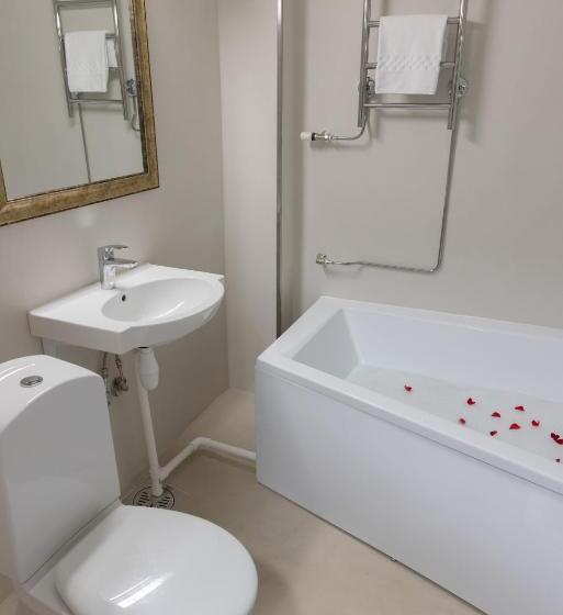 スタンダードトリプルルーム, Amado