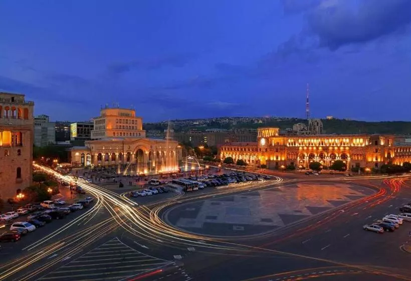 اتاق اجرایی با تخت بزرگ, Armenia Marriott Hotel Yerevan