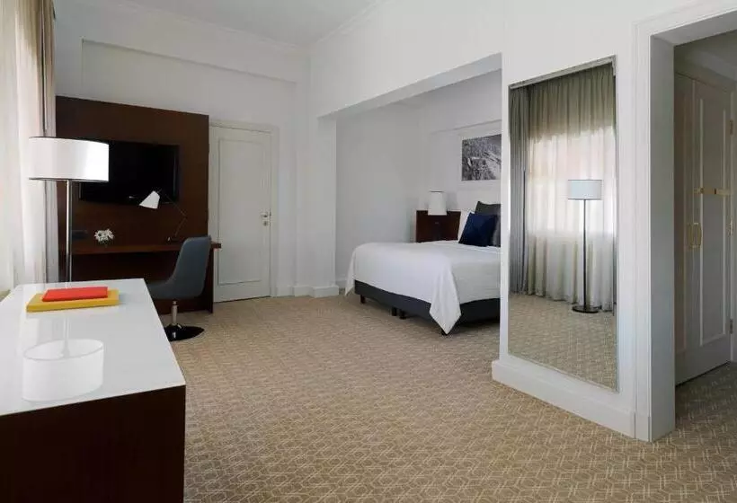 اتاق اجرایی با تخت بزرگ, Armenia Marriott Hotel Yerevan
