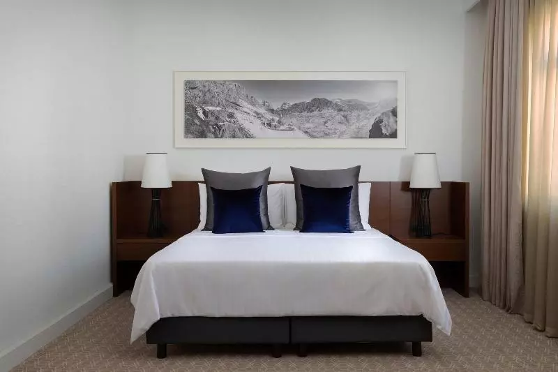 اتاق لوکس با تخت بزرگ, Armenia Marriott Hotel Yerevan
