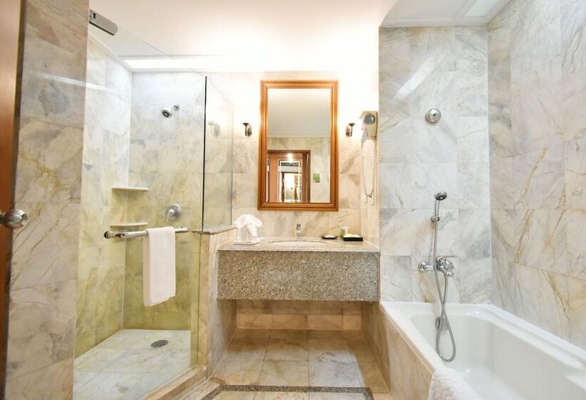 Quarto Deluxe, Century Park