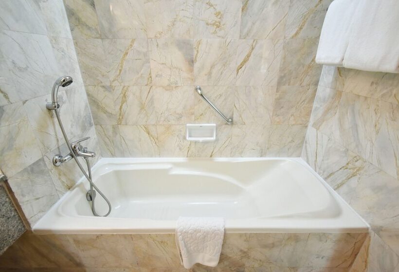 Quarto Deluxe, Century Park