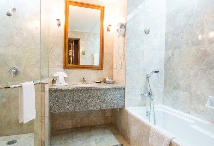 Quarto Deluxe, Century Park