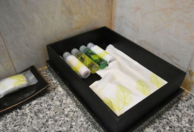 Quarto Deluxe, Century Park