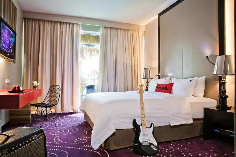 اتاق لوکس با چشم‌انداز شهر, Hard Rock Hotel Pattaya