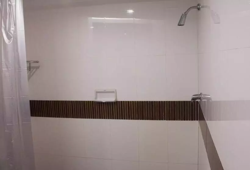 اتاق سوپریور, Hatyai Holiday