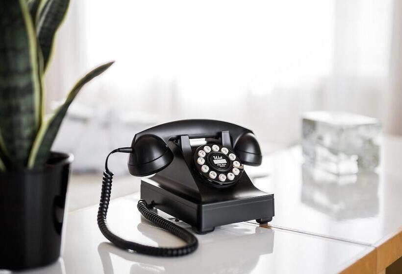 标准单人间, Helka