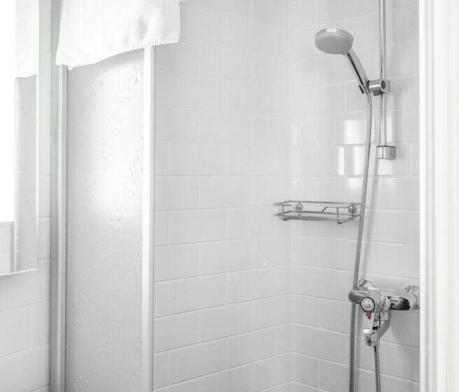 标准单人间, Helka