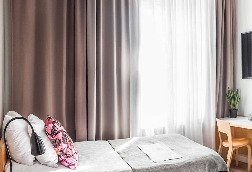 标准单人间, Helka