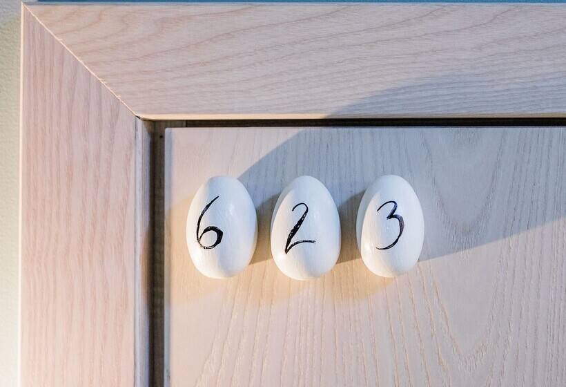 标准单人间, Helka