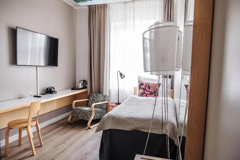 标准单人间, Helka