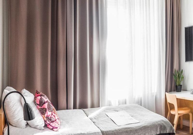 标准单人间, Helka