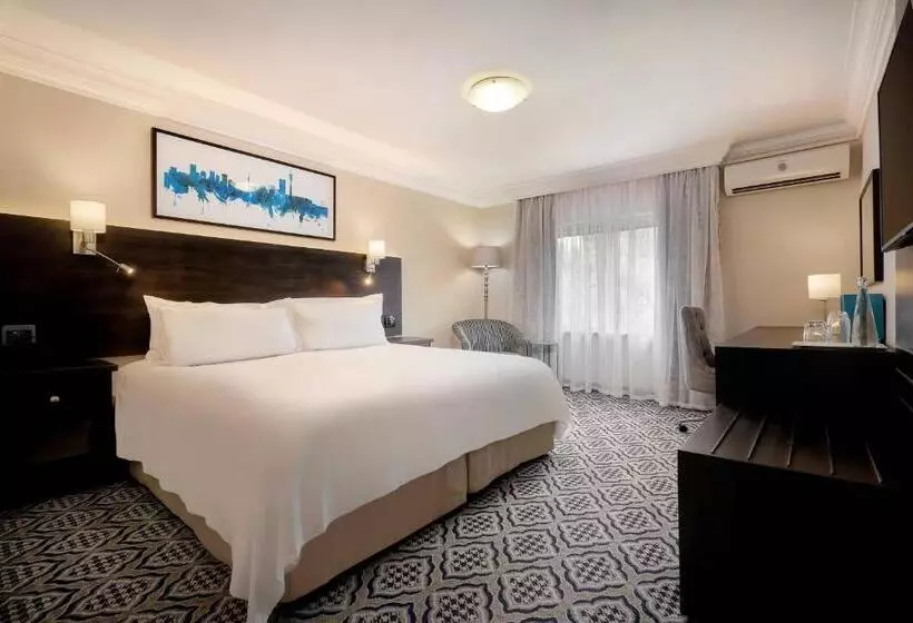 キングサイズベッドのスタンダードルーム, Protea Hotel By Marriott Johannesburg Balalaika Sandton