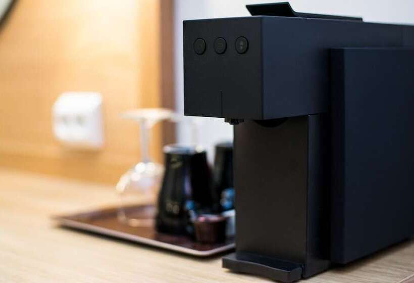 标准三人间, Seaport